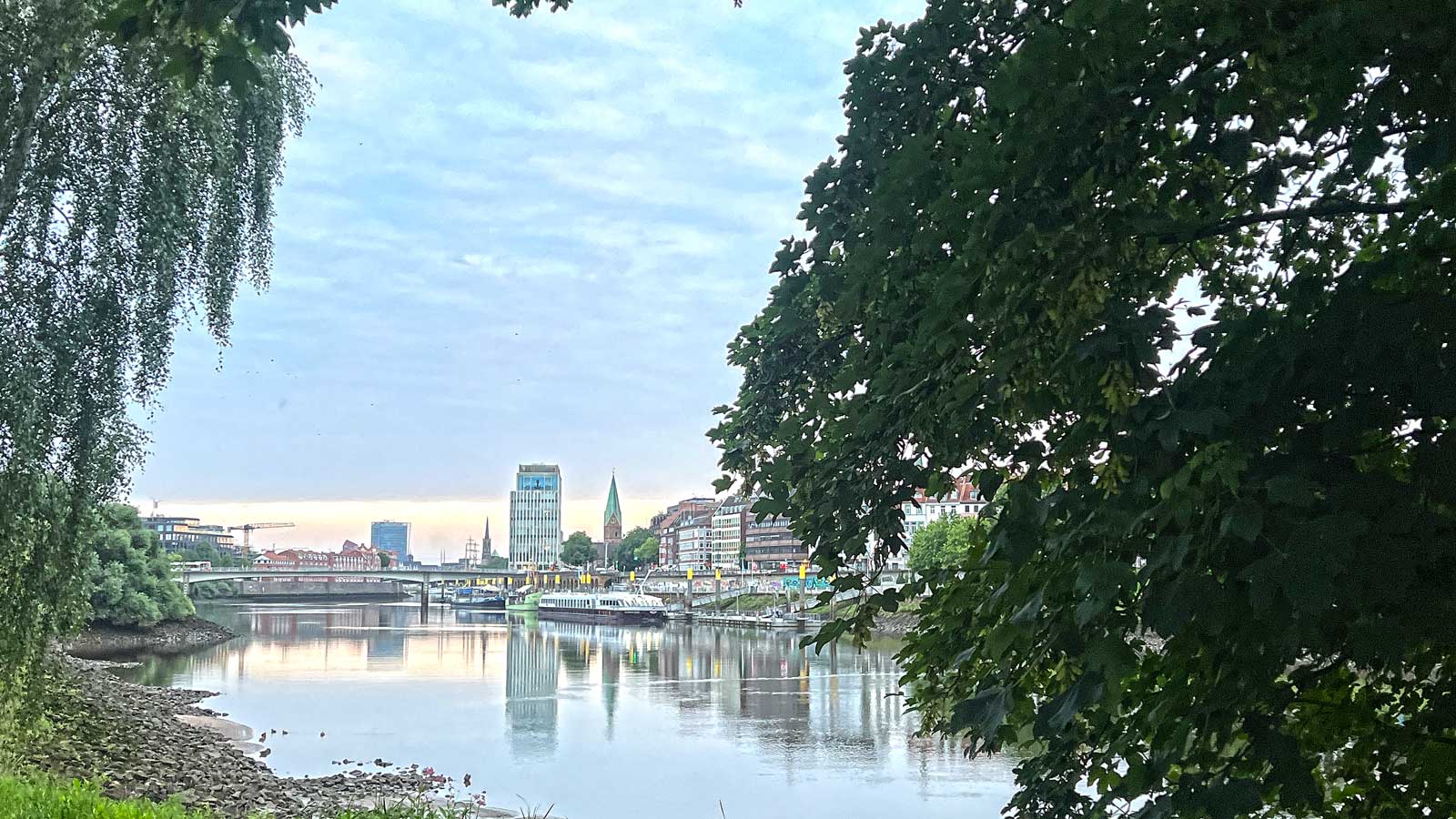 Skyline auf Bremen am frühne Morgen