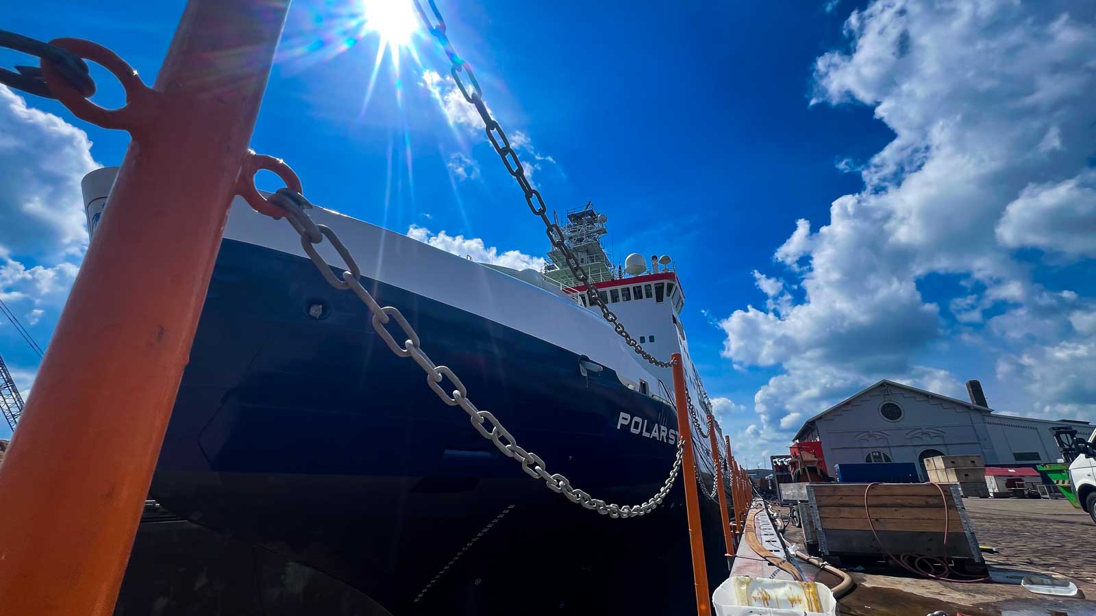 Das Forschungsschiff Polarstern in Bremerhaven